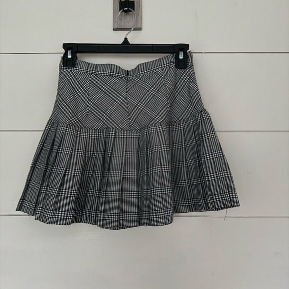 Forever 21 Black and White Plaid Mini Skirt - Picture 2 of 5